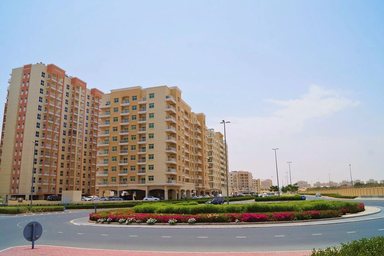 Mazaya_-_Queue_Point_-_UT_005-DubaiLand-bld.jpg