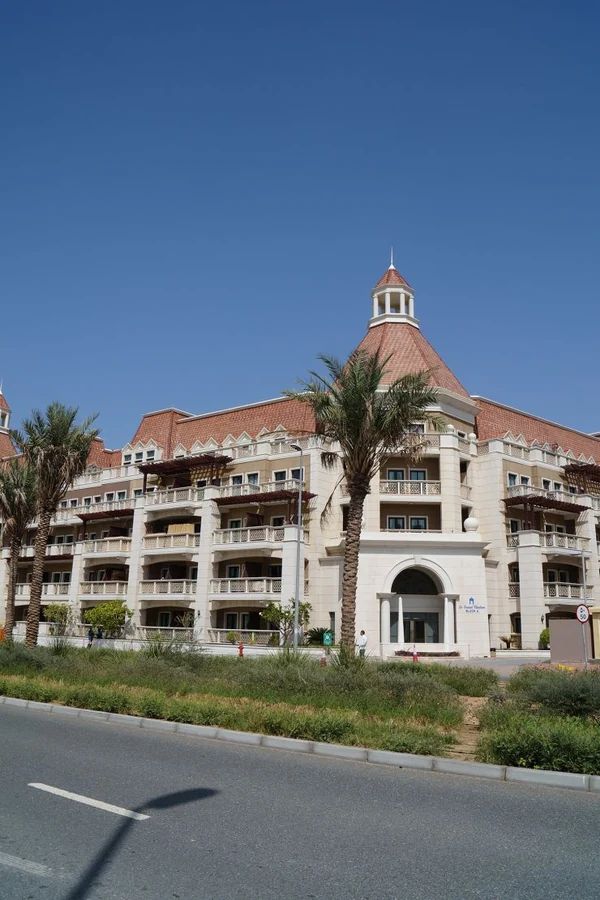Le_Grand_Chateau-Jumeirah_Village_Circle_-_JVC-bld.jpg