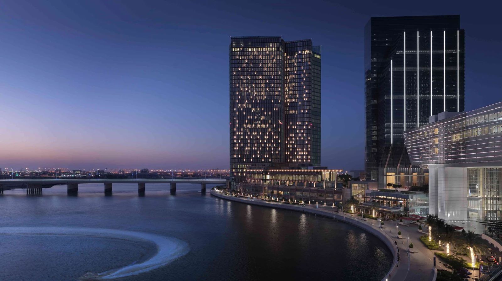Four_Seasons_Hotel-Al_Maryah-bld.jpg
