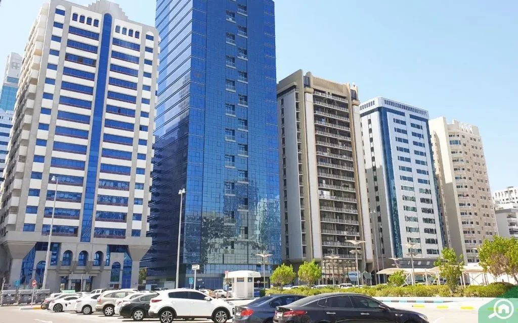 Sola_Tower-Al_Najda_Street-bld.webp