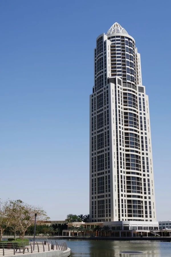 Lake_Shore_Tower-Jumeirah_Lake_Towers_-_JLT-bld.jpg