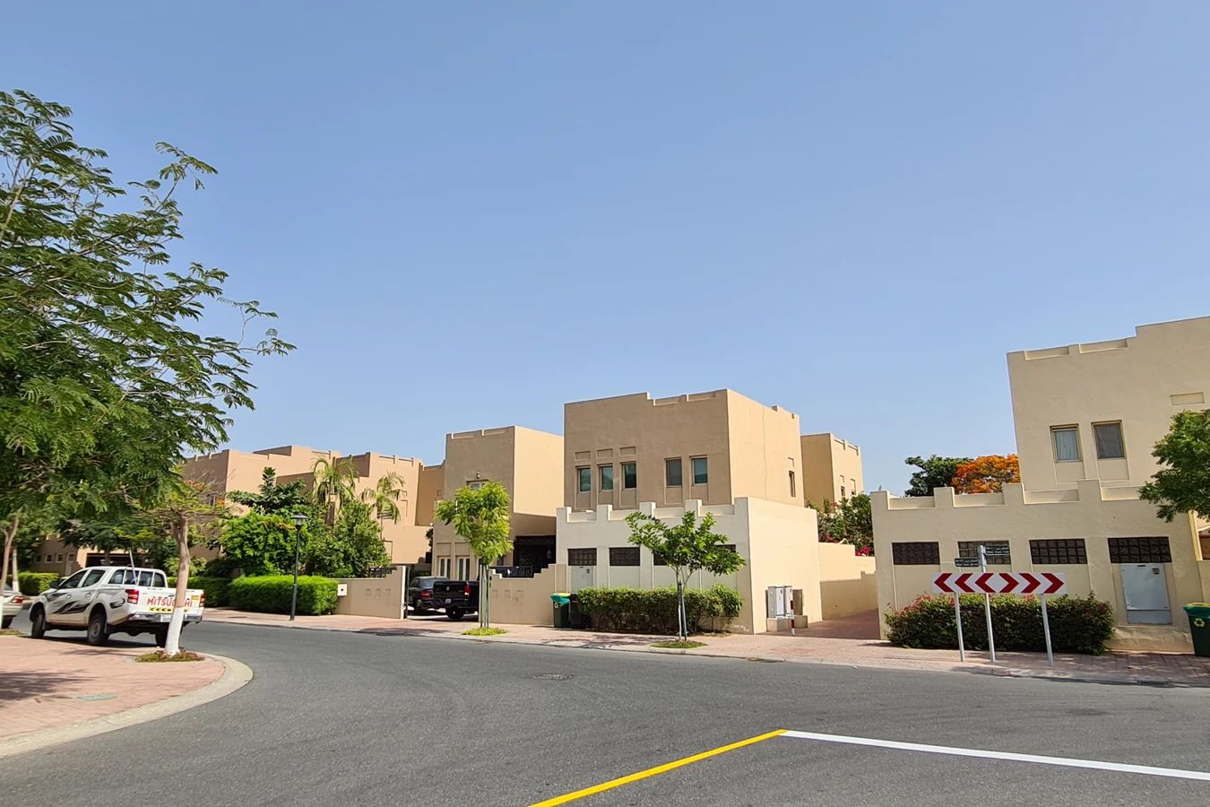 Meadows_6_Villas-Emirates_Living_-_The_Meadows-bld.jpg