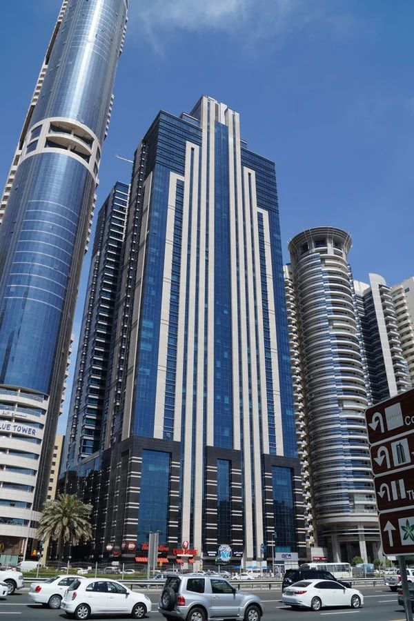 Latifa_Tower-Sheikh_Zayed_Road-bld.jpg