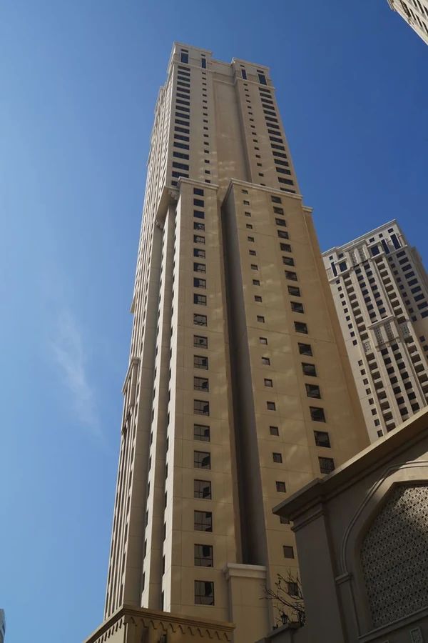 Shams_2-Jumeirah_Beach_Residence_-_JBR-bld.jpg
