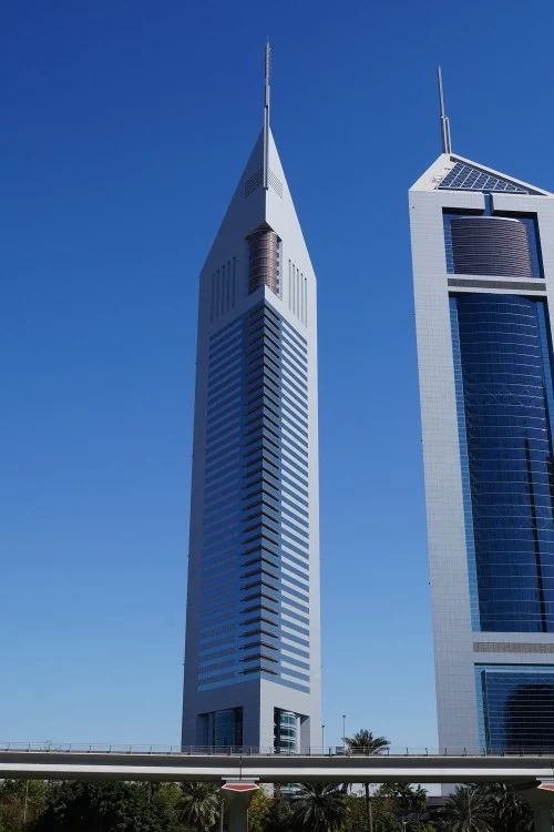 Emirates_Office_Tower-World_Trade_Center-bld.jpg