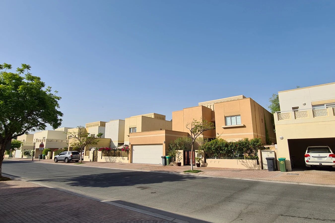 Meadows_2_Villas-Emirates_Living_-_The_Meadows-bld.jpg