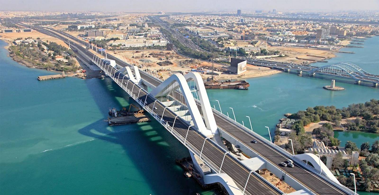 Between Two Bridges(Abu Dhabi)