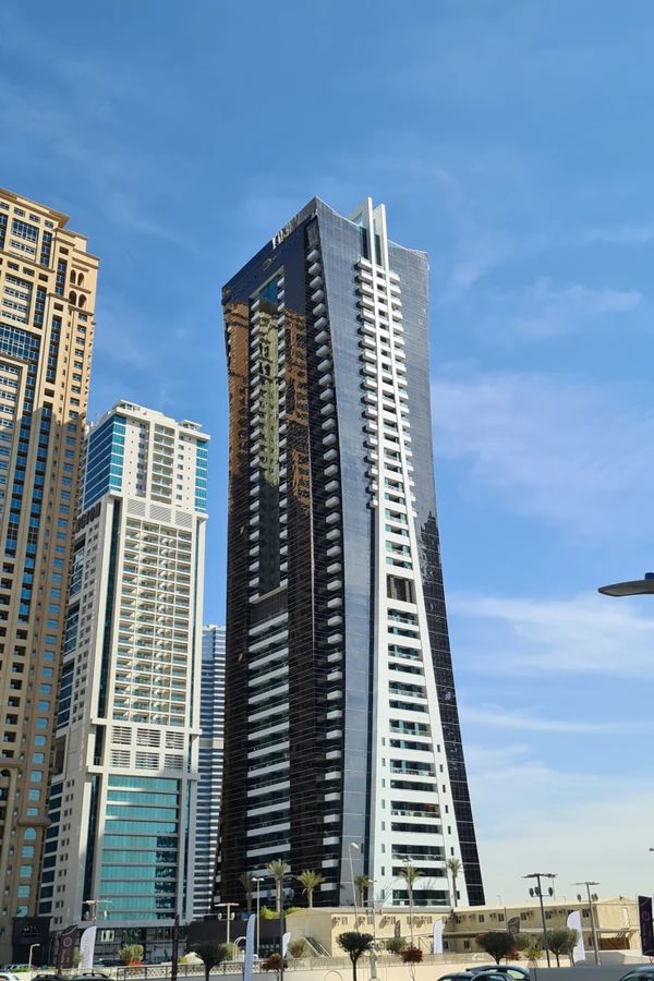 Goldcrest_Views_2-Jumeirah_Lake_Towers_-_JLT-bld.jpg