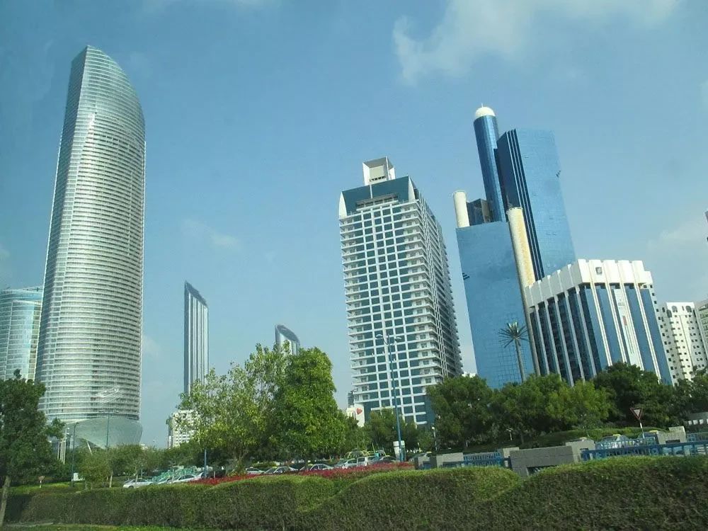 Baynuna_Tower_2-Corniche_Road-bld.jpg