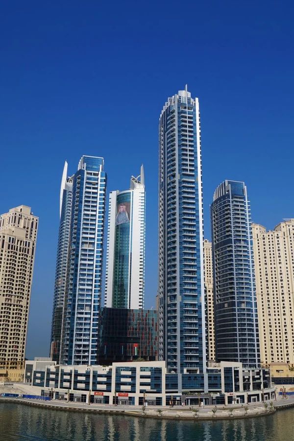 Bay_Central_Tower-Dubai_Marina-bld.jpg